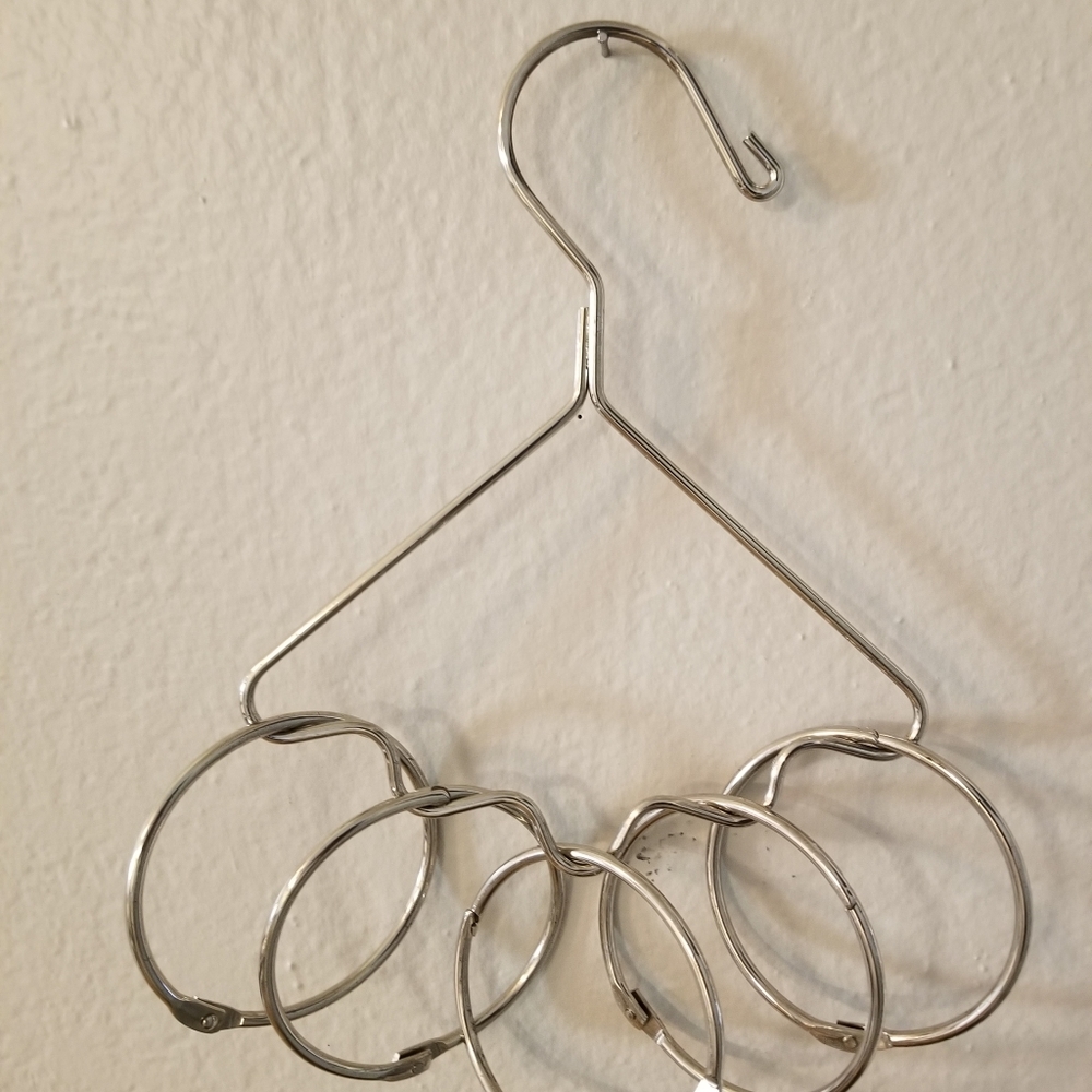 SOLD 💫 Set - Belt & Scarf Hanger
